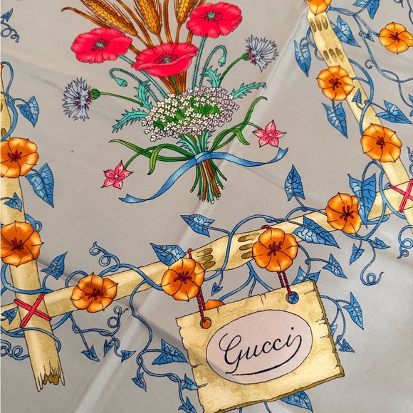Vintage Gucci Silk Scarf by Vitoria Accornero - Picture 10 of 10